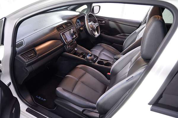 2023 Nissan LEAF ZE1