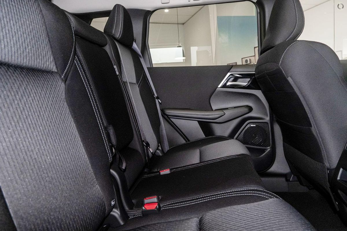 2025 Mitsubishi Outlander LS ZM