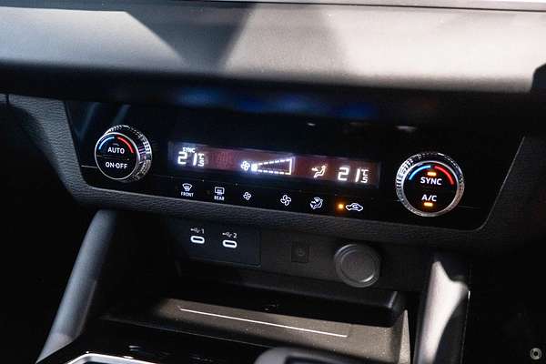 2025 Mitsubishi Outlander LS ZM