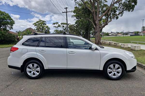 2010 Subaru Outback 2.5i 4GEN