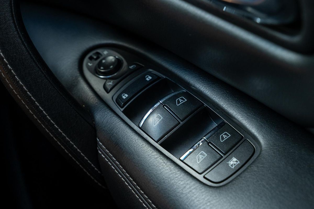 2017 INFINITI QX80 S Premium Z62