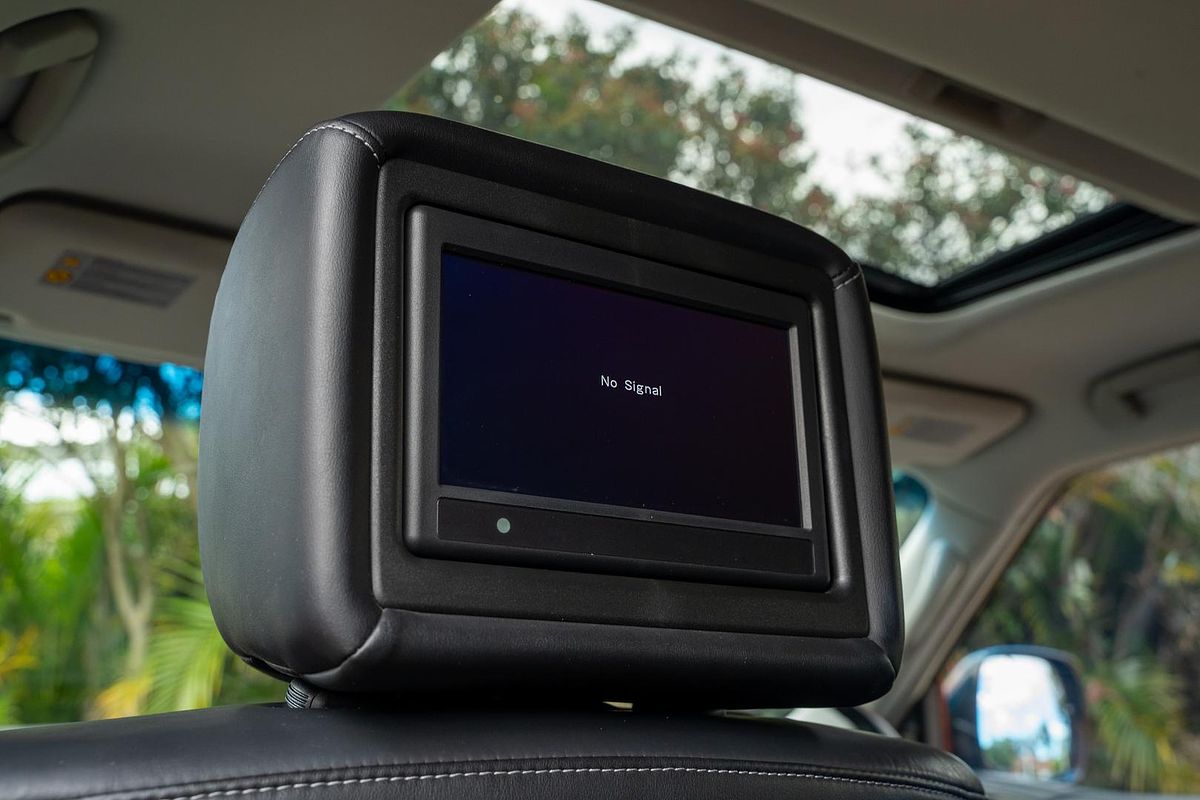 2017 INFINITI QX80 S Premium Z62