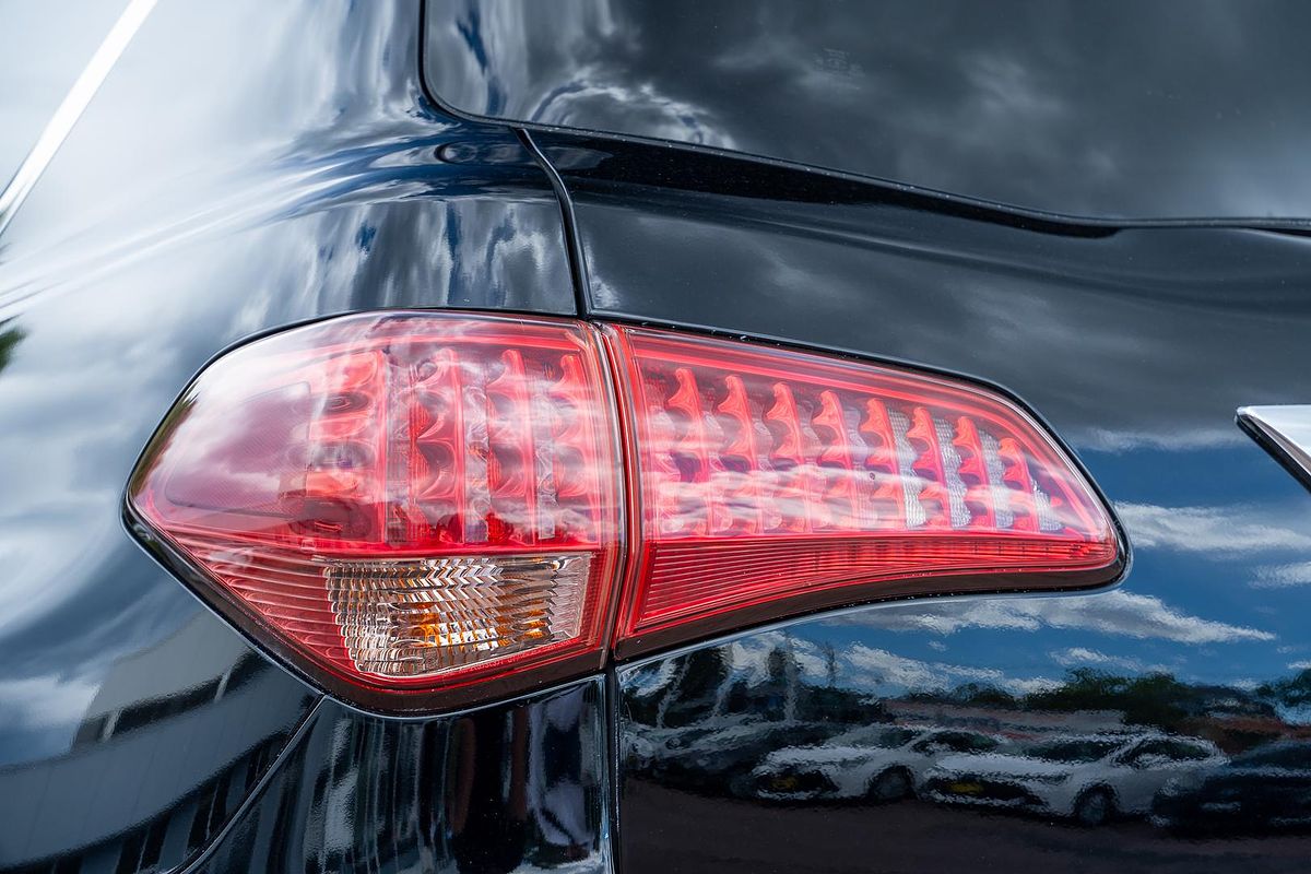2017 INFINITI QX80 S Premium Z62