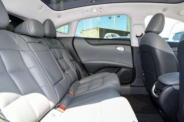 2025 MG IM5 Performance P12L