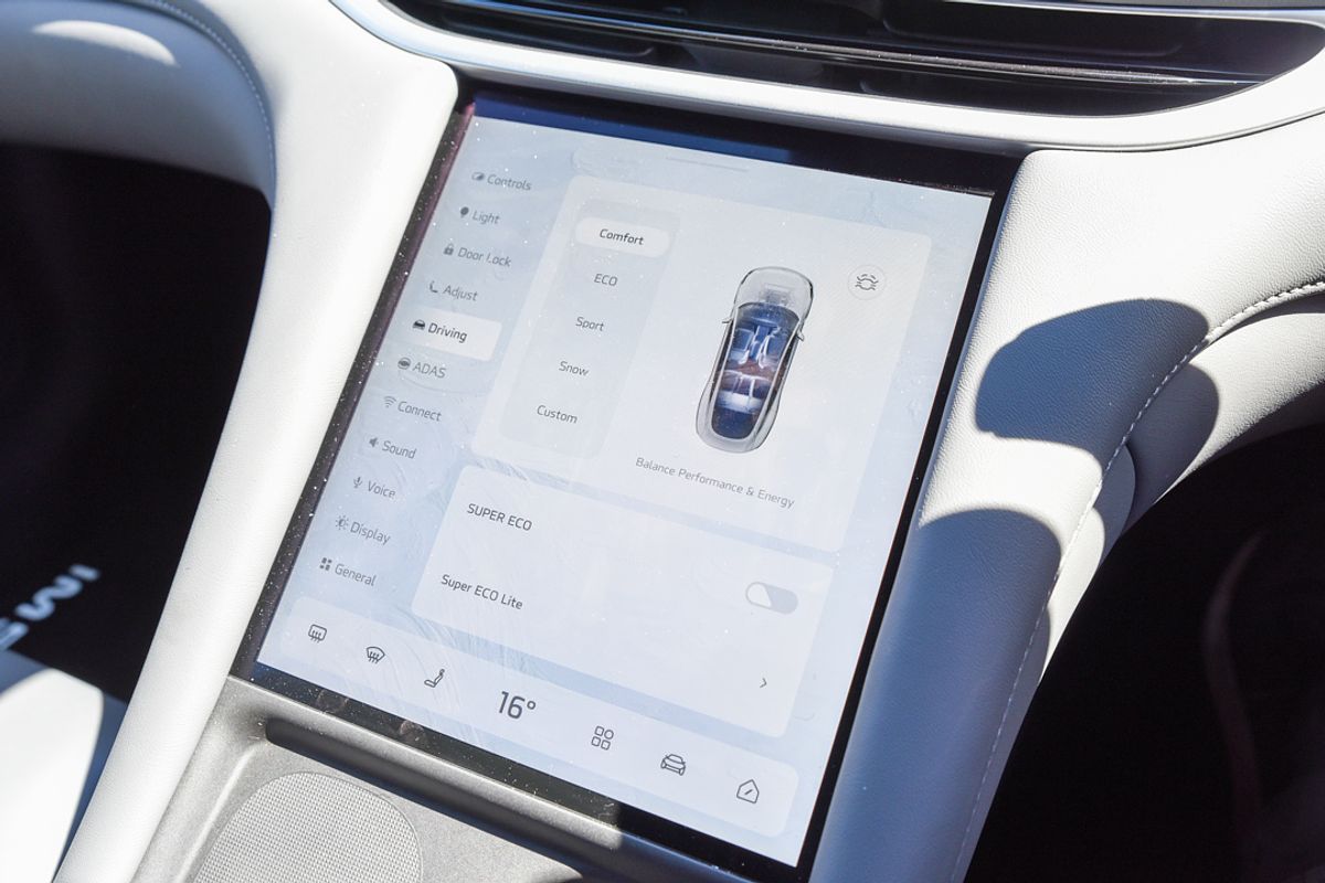 2025 MG IM5 Performance P12L