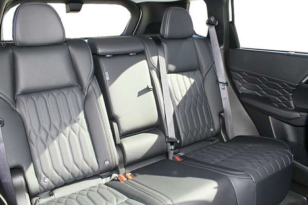 2025 Mitsubishi Outlander Exceed ZM