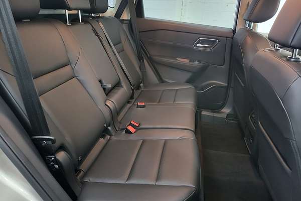 2025 Nissan X-TRAIL ST-L T33