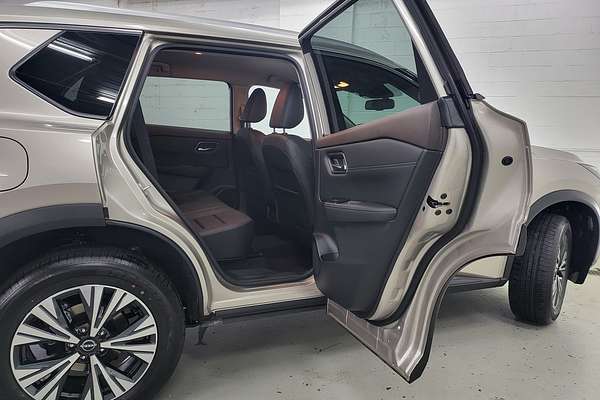 2025 Nissan X-TRAIL ST-L T33