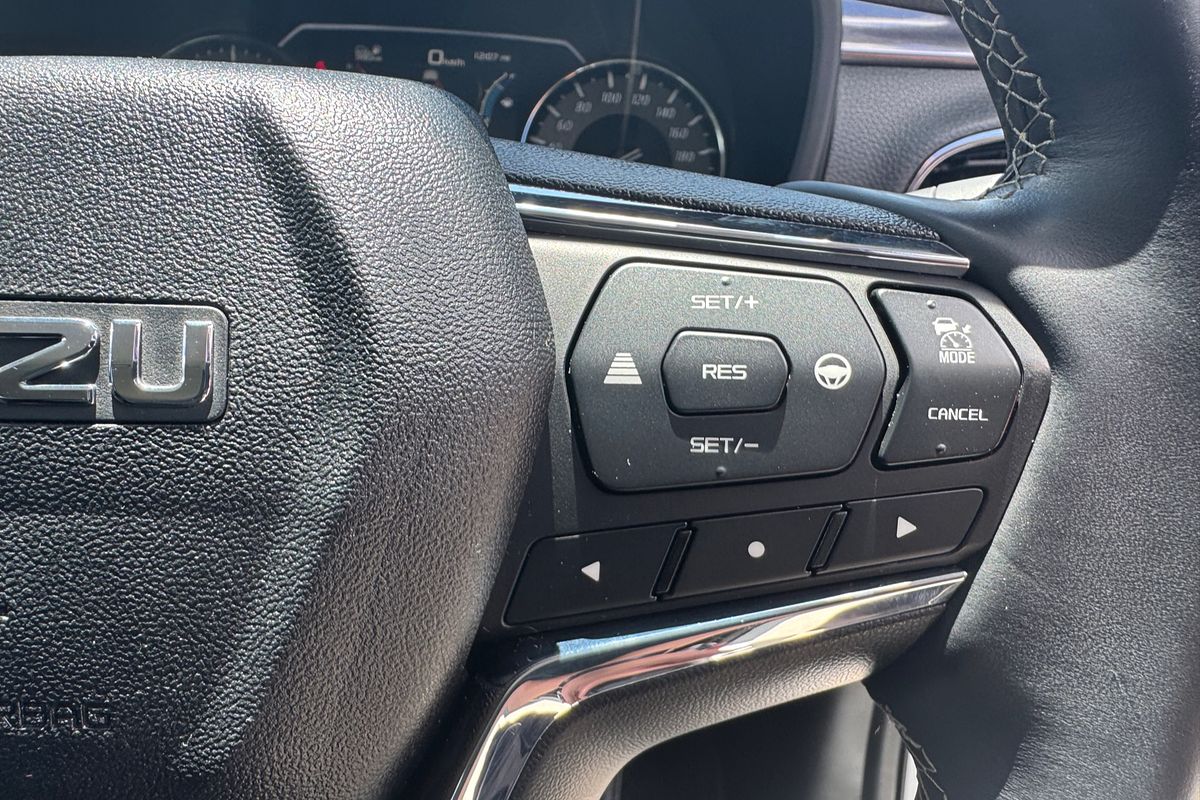 2023 Isuzu MU-X LS-T