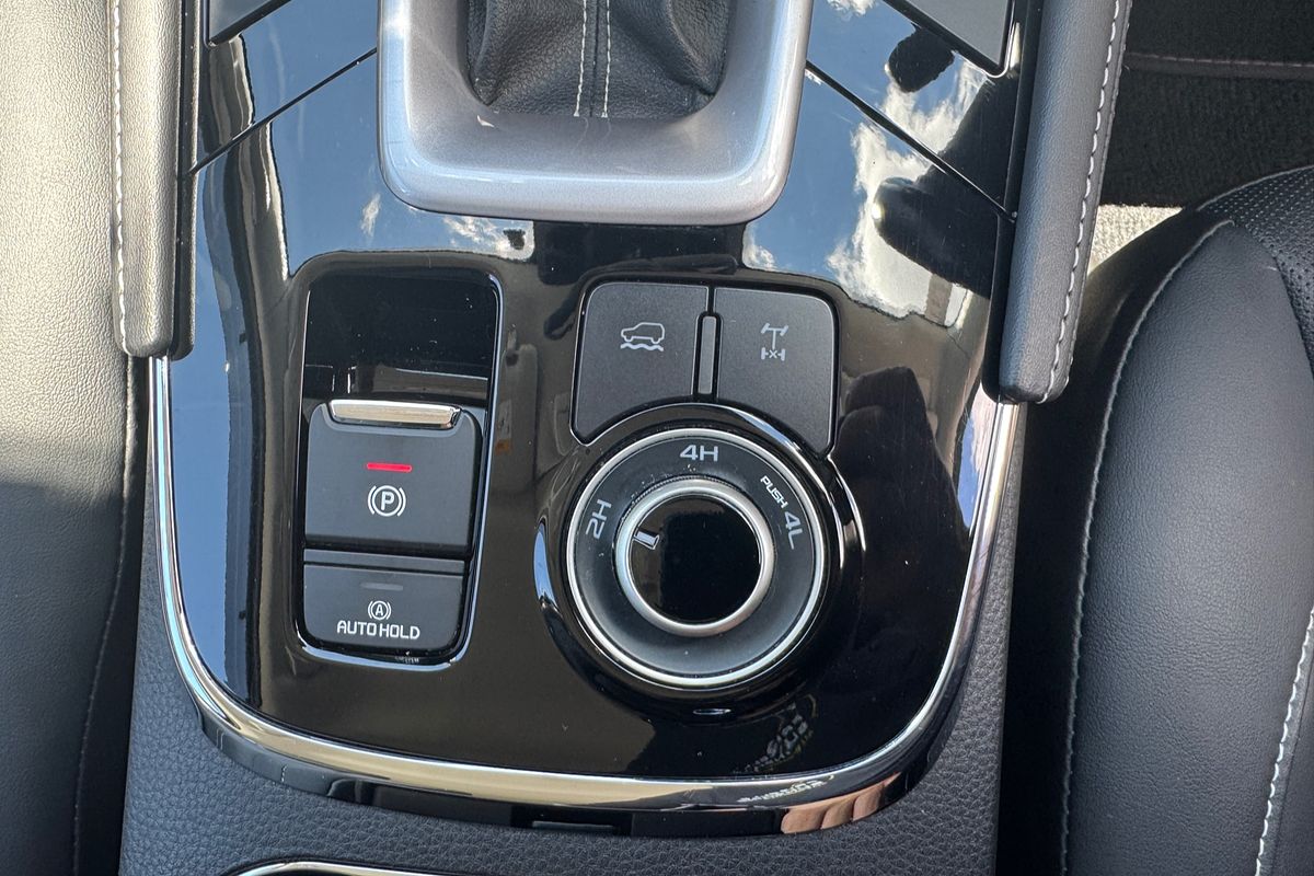 2023 Isuzu MU-X LS-T