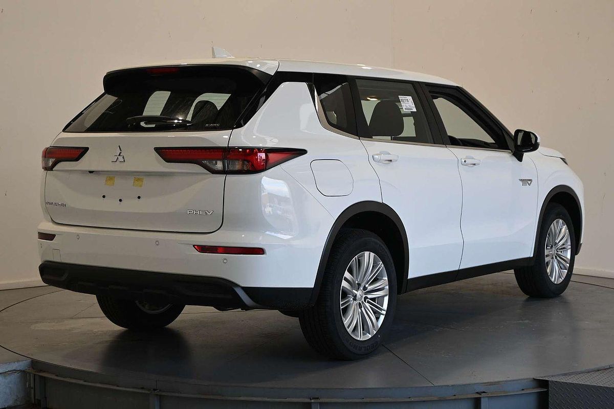 2024 Mitsubishi Outlander PHEV ES ZM