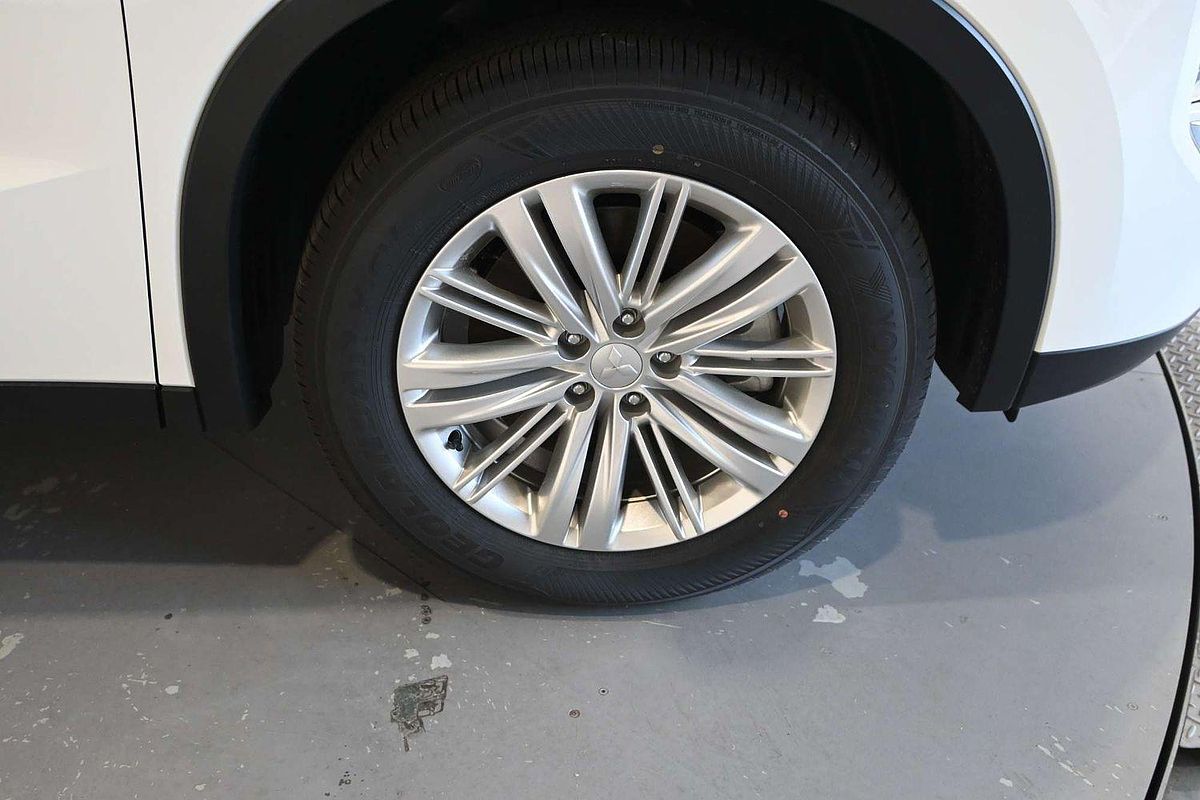 2024 Mitsubishi Outlander PHEV ES ZM