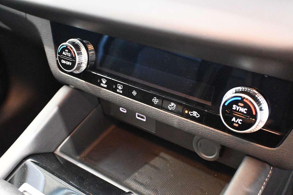 2024 Mitsubishi Outlander PHEV ES ZM