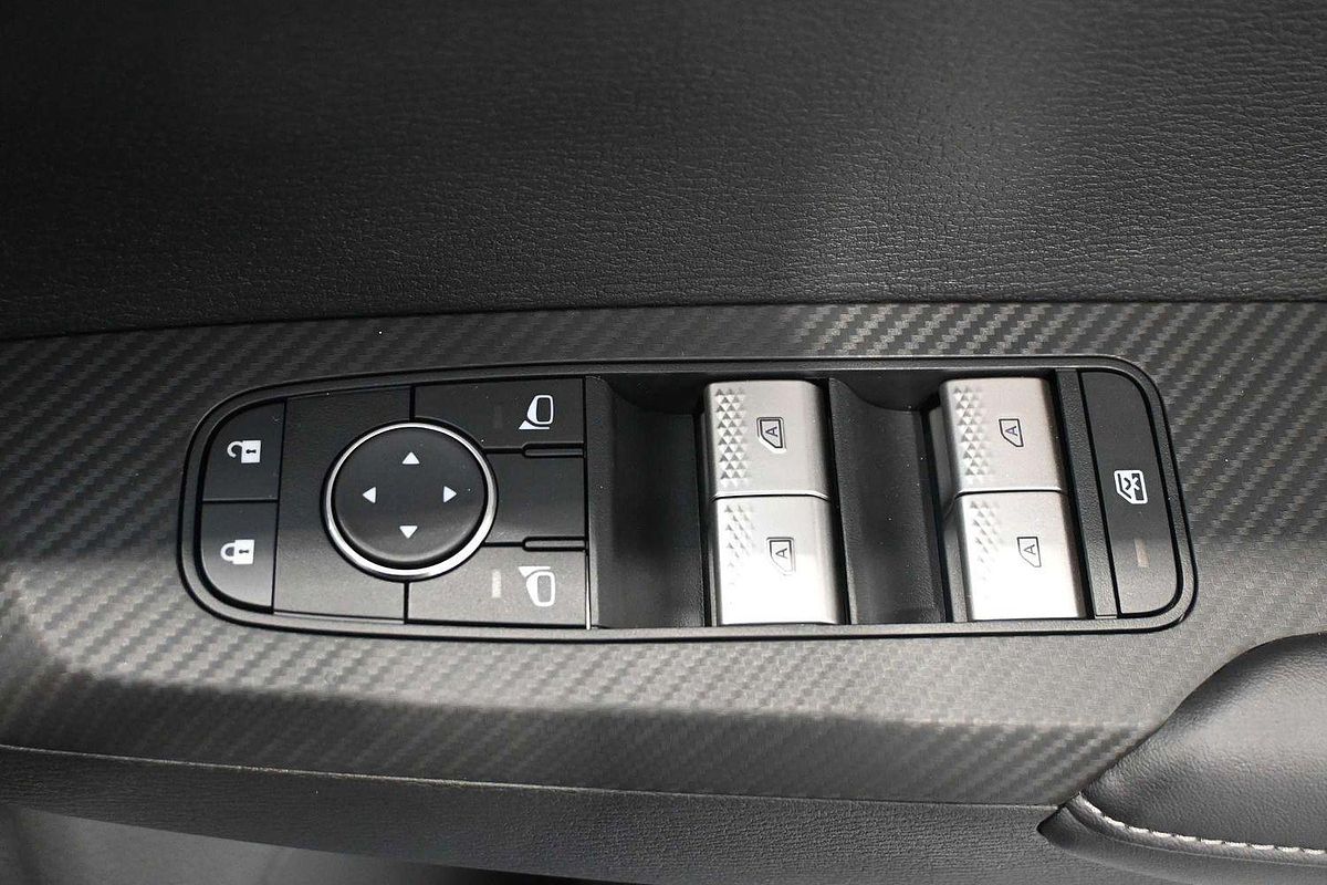 2024 Mitsubishi Outlander PHEV ES ZM