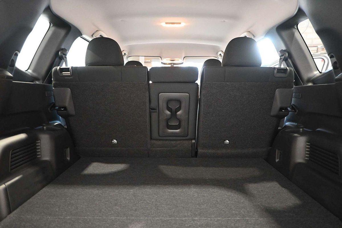 2024 Mitsubishi Outlander PHEV ES ZM