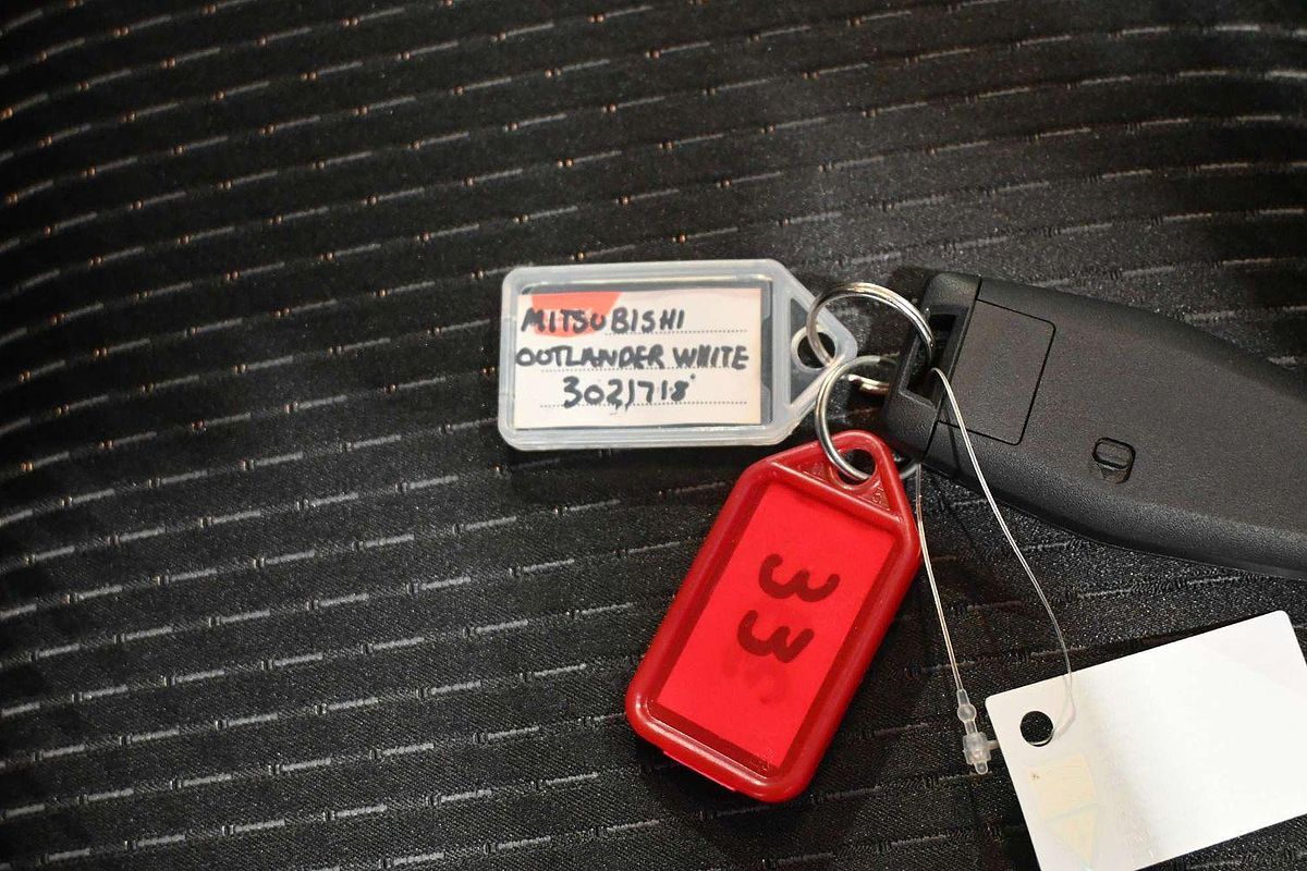 2024 Mitsubishi Outlander PHEV ES ZM