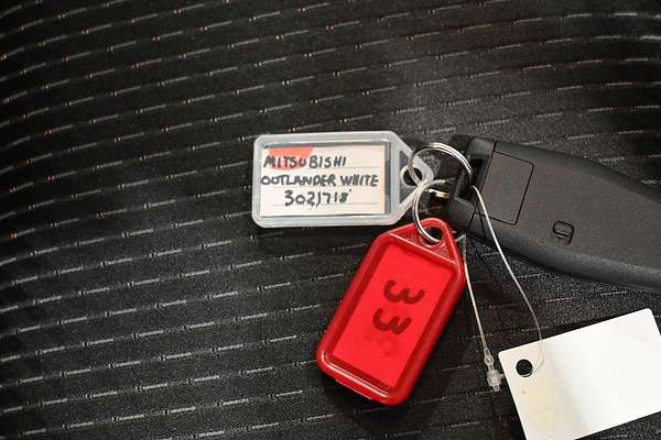 2024 Mitsubishi Outlander PHEV ES ZM