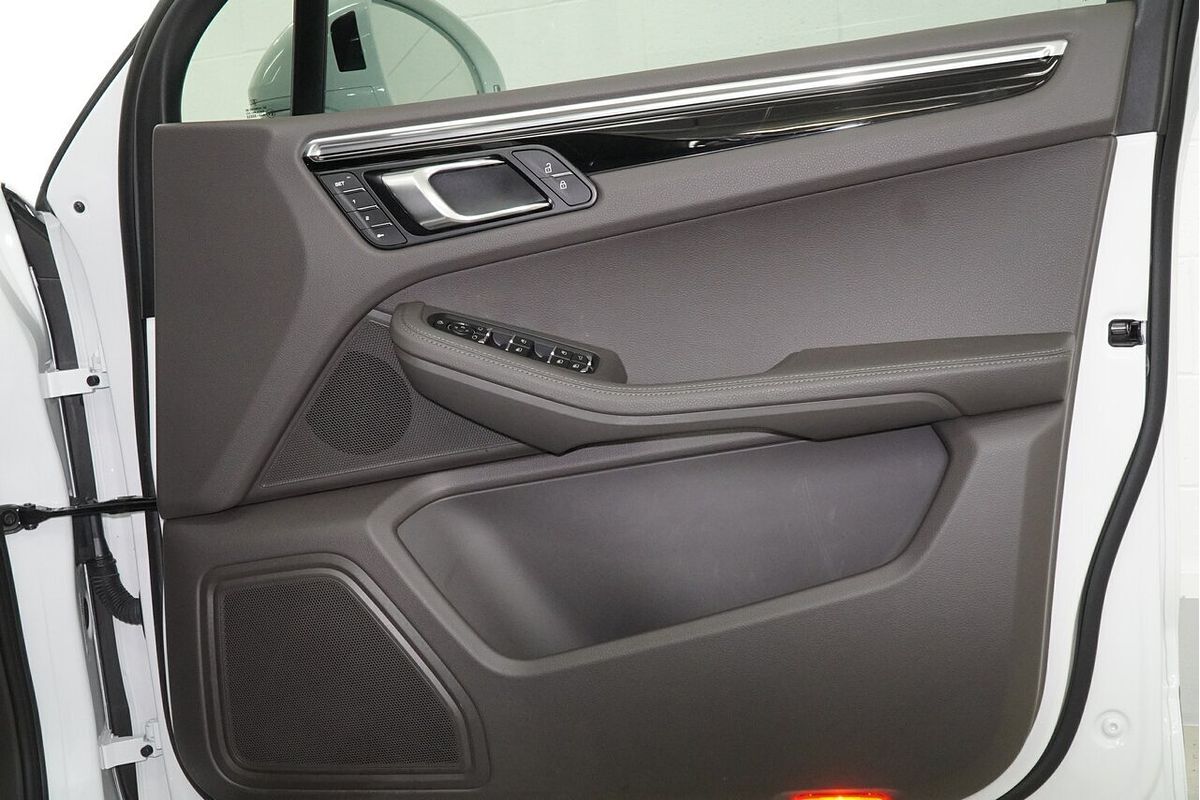 2024 Porsche Macan 95B