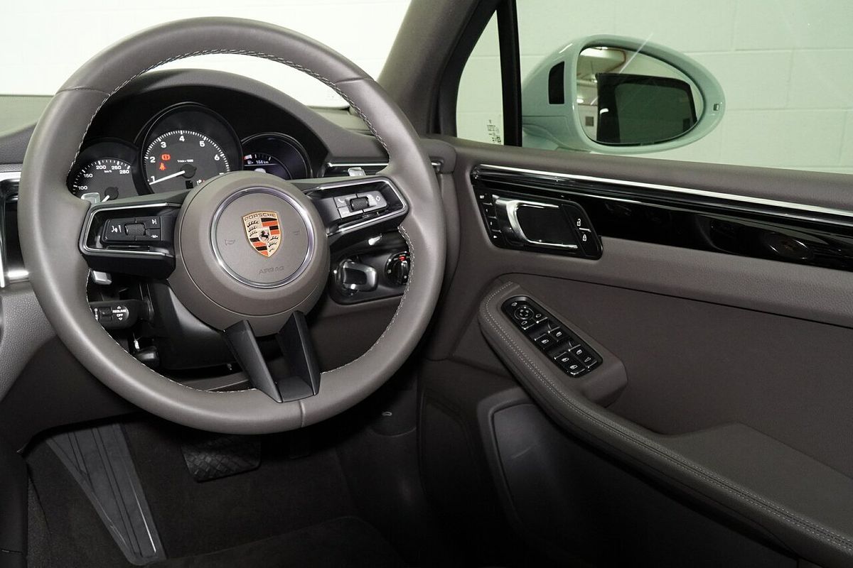 2024 Porsche Macan 95B