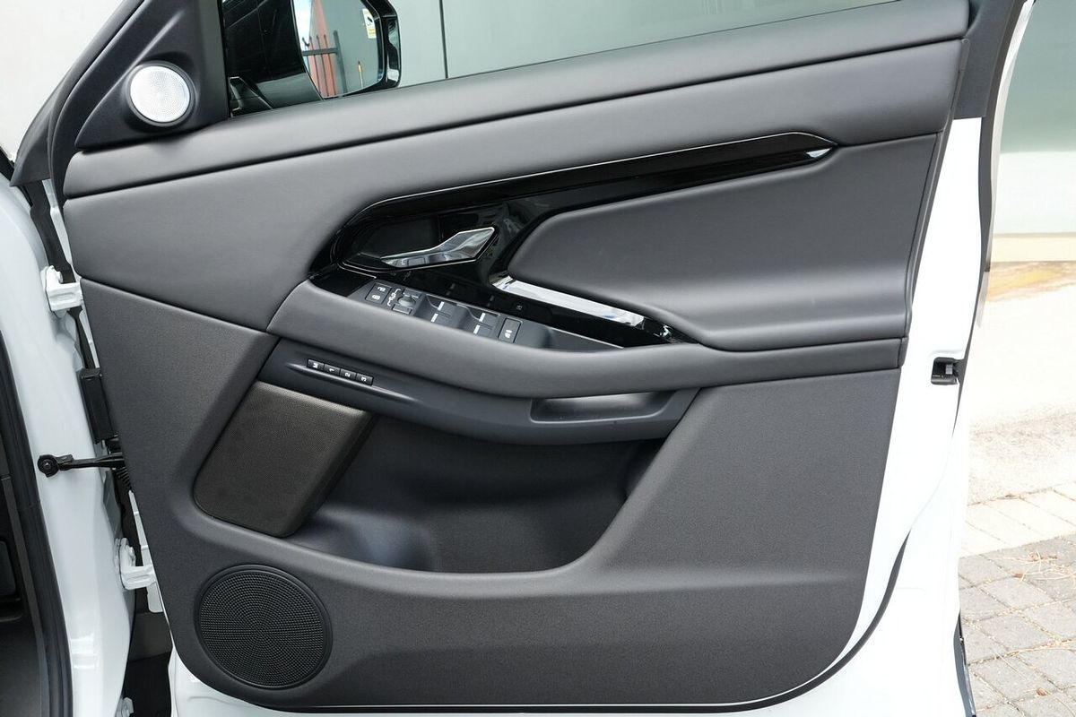 2025 Land Rover Range Rover Evoque P300e Autobiography L551