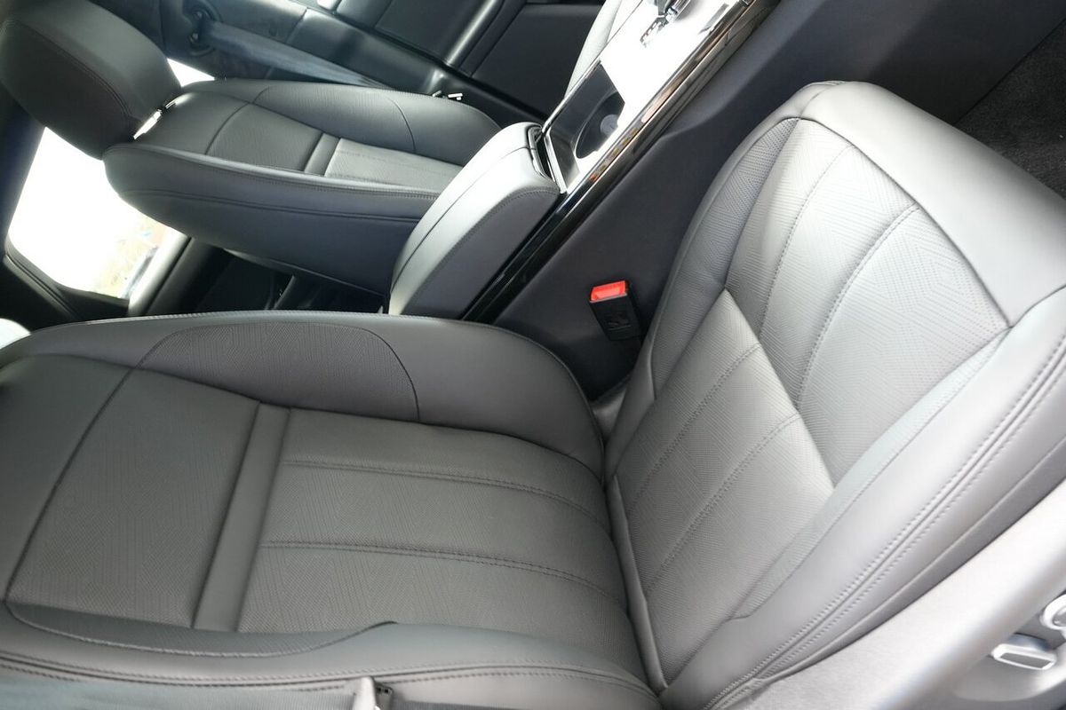 2025 Land Rover Range Rover Evoque P300e Autobiography L551