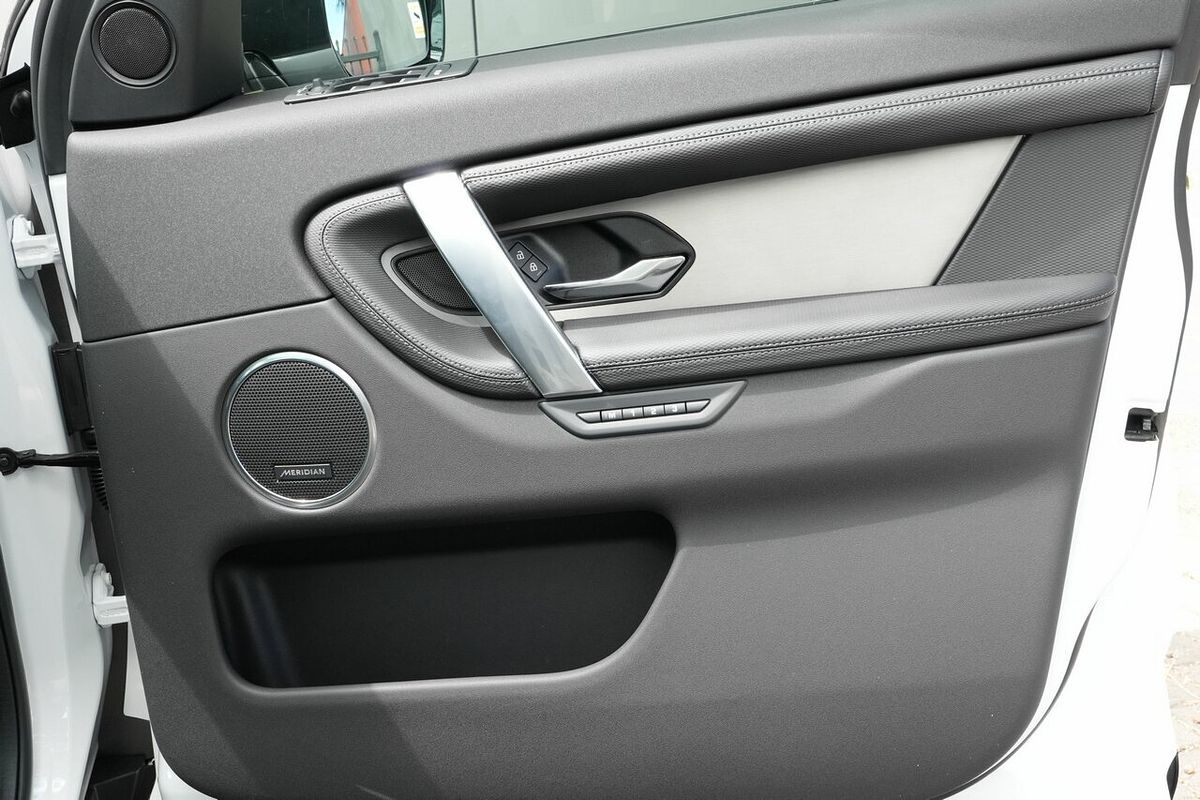 2025 Land Rover Discovery Sport P250 Dynamic SE L550