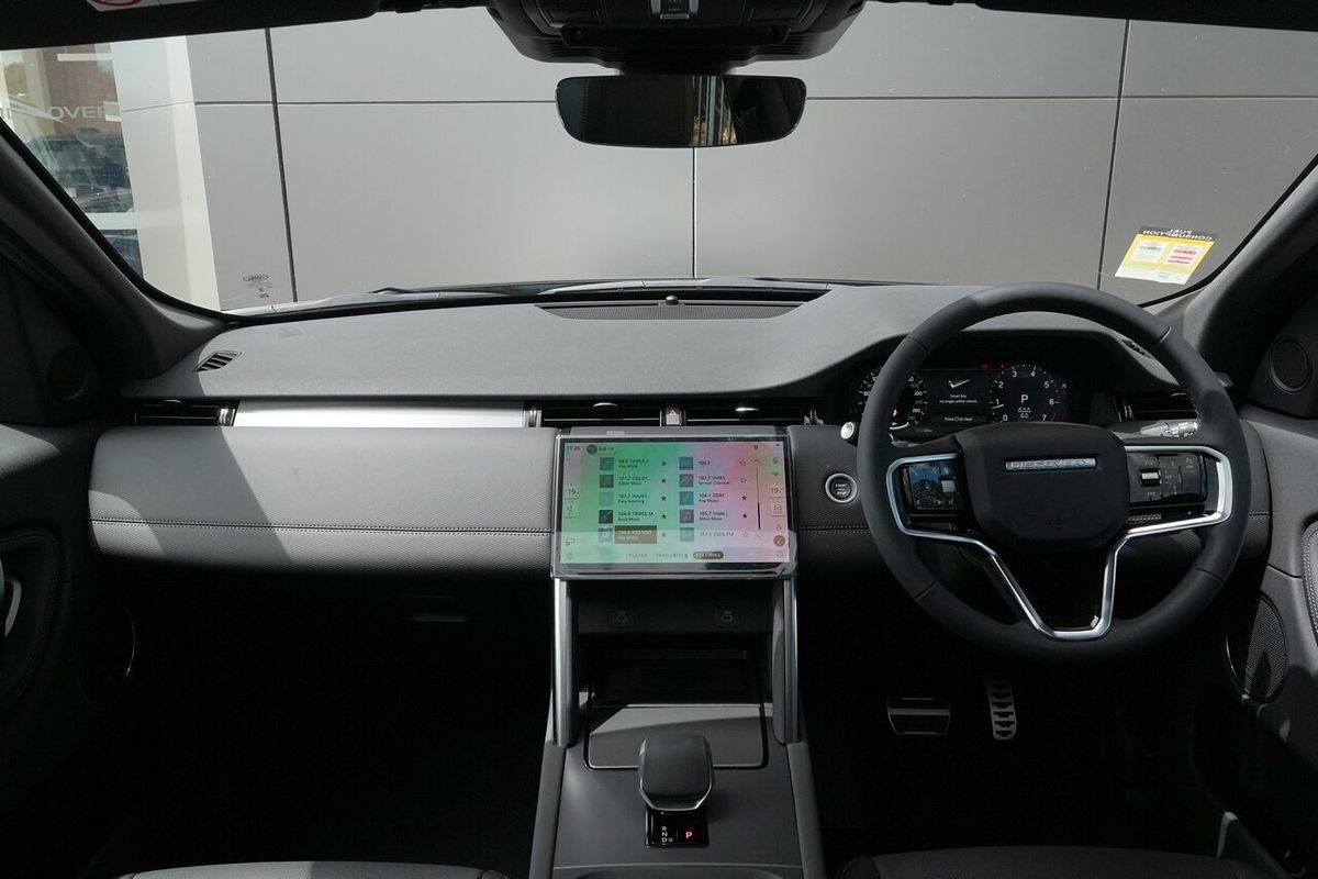 2025 Land Rover Discovery Sport P250 Dynamic SE L550
