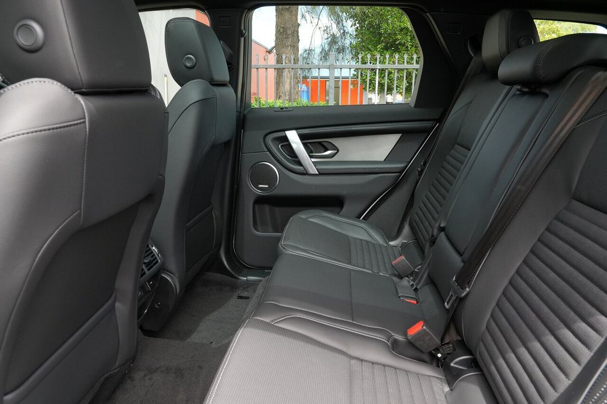 2025 Land Rover Discovery Sport P250 Dynamic SE L550