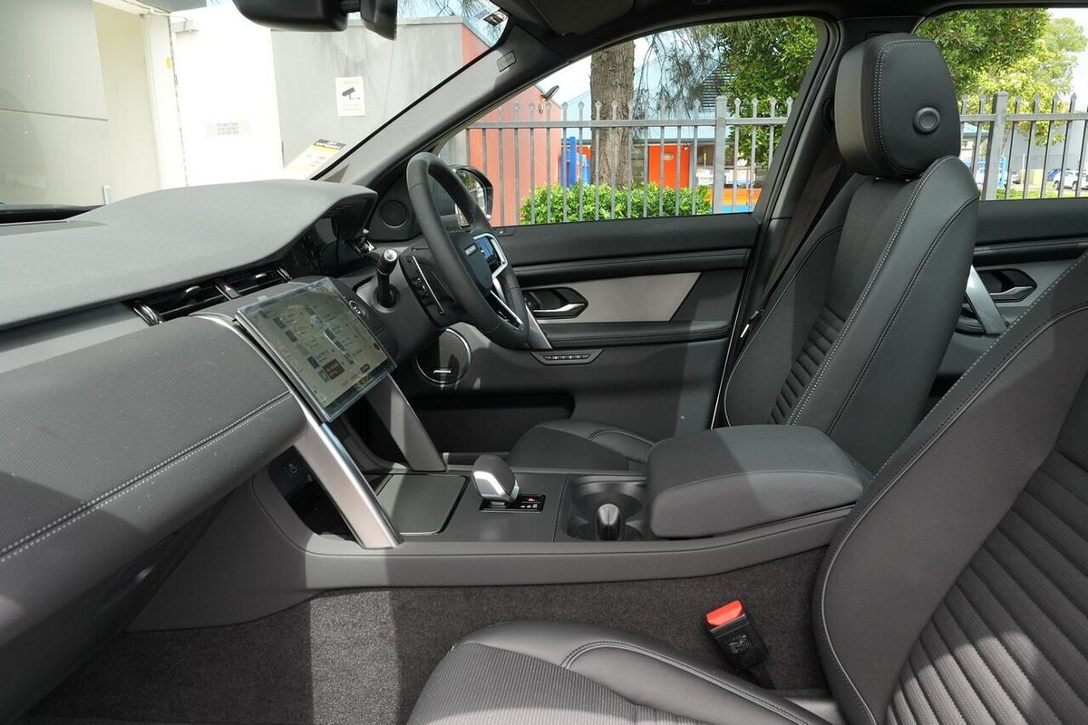 2025 Land Rover Discovery Sport P250 Dynamic SE L550