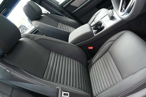 2025 Land Rover Discovery Sport P250 Dynamic SE L550