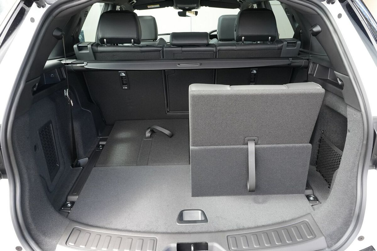 2025 Land Rover Discovery Sport P250 Dynamic SE L550