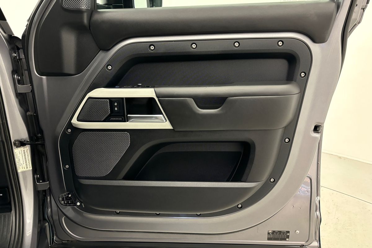 2021 Land Rover Defender 110 D300 X-Dynamic HSE L663