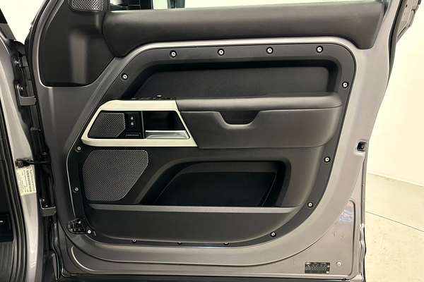 2021 Land Rover Defender 110 D300 X-Dynamic HSE L663