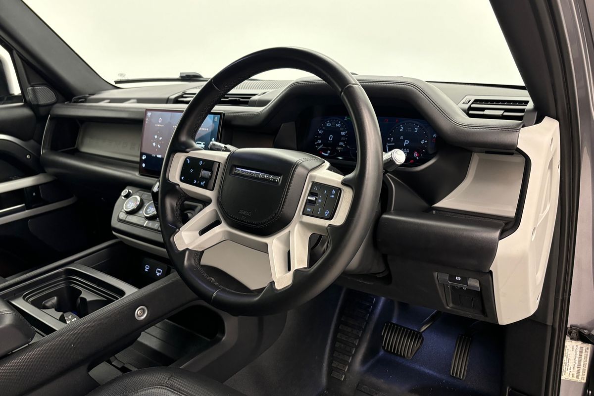 2021 Land Rover Defender 110 D300 X-Dynamic HSE L663