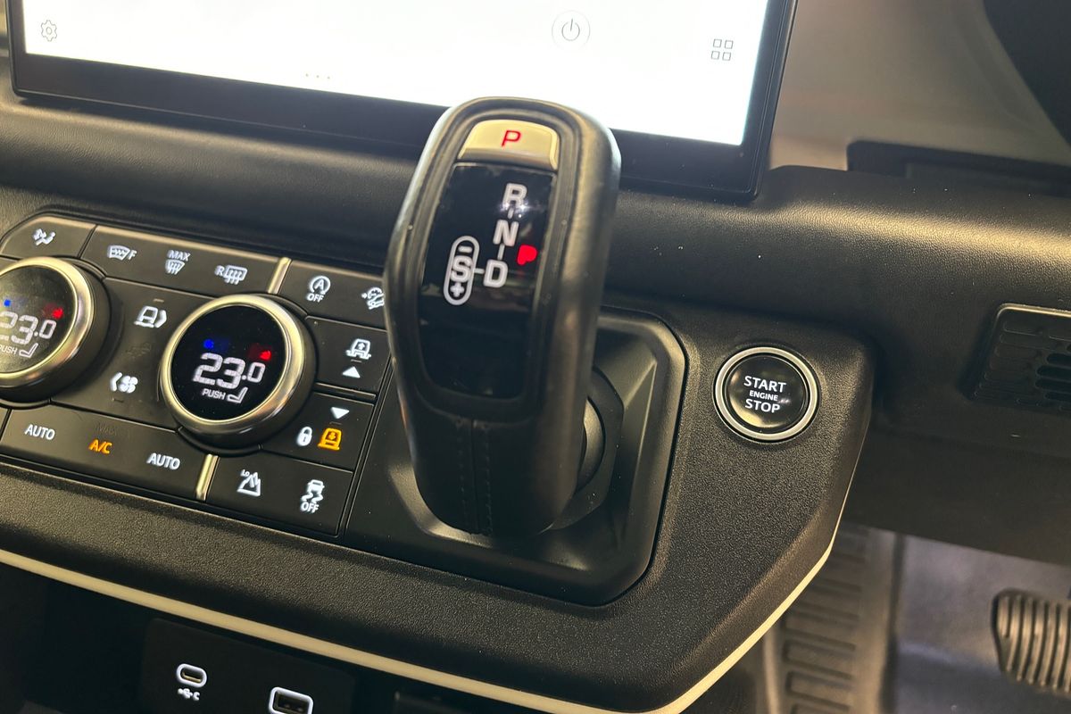 2021 Land Rover Defender 110 D300 X-Dynamic HSE L663