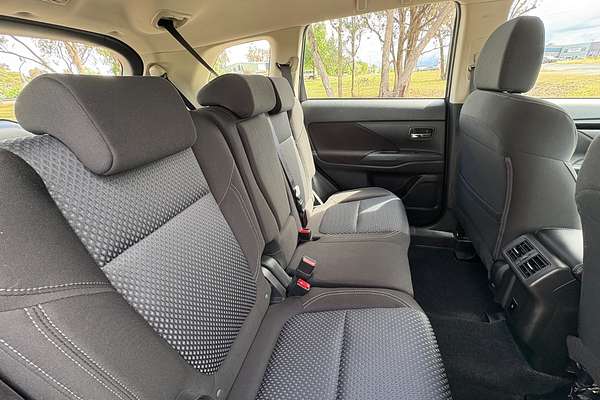 2021 Mitsubishi Outlander ES ZL