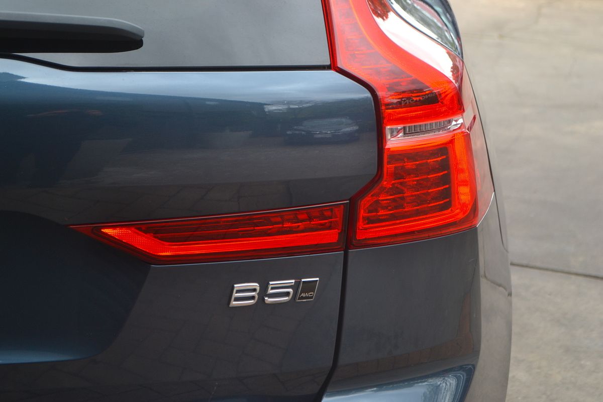 2023 Volvo XC60 Plus B5