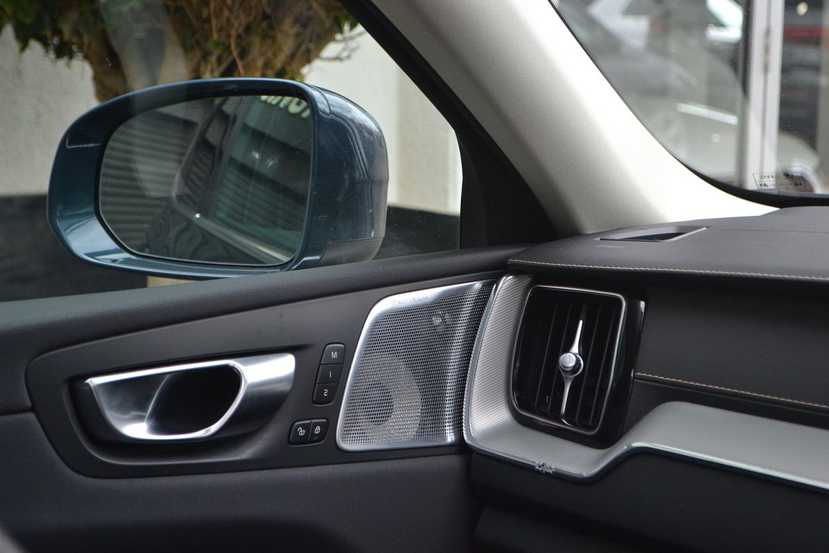 2023 Volvo XC60 Plus B5