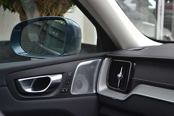 2023 Volvo XC60 Plus B5