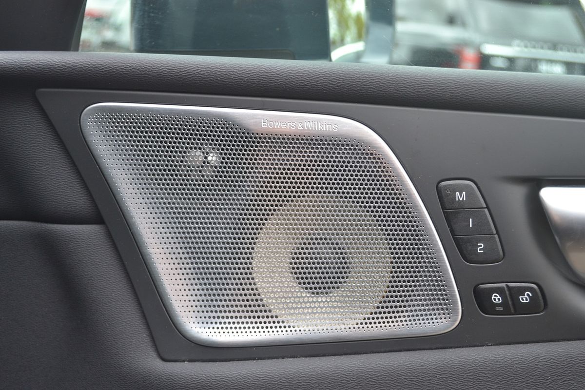 2023 Volvo XC60 Plus B5