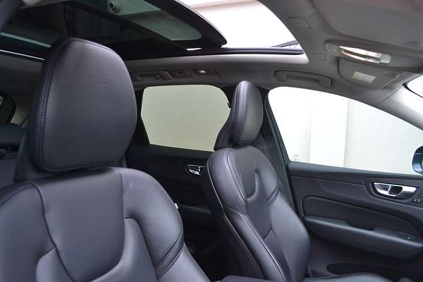 2023 Volvo XC60 Plus B5