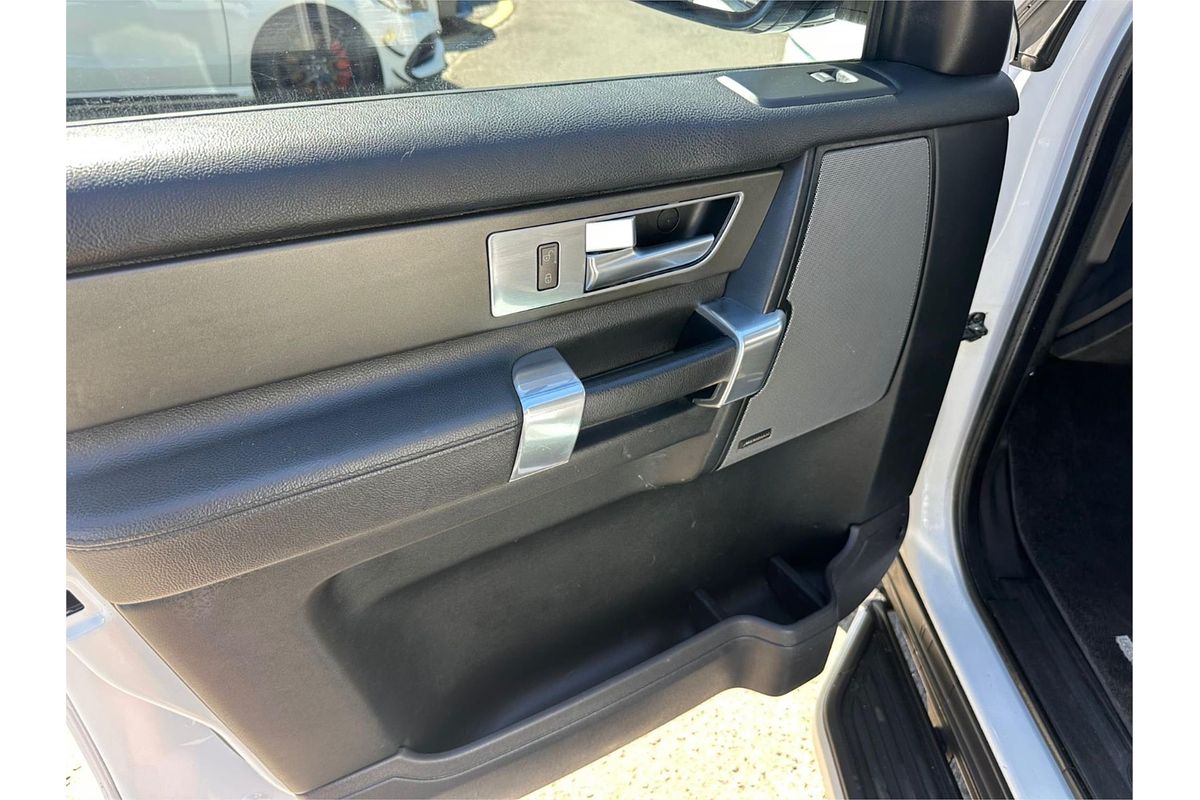 2015 Land Rover Discovery SCV6 SE Series 4