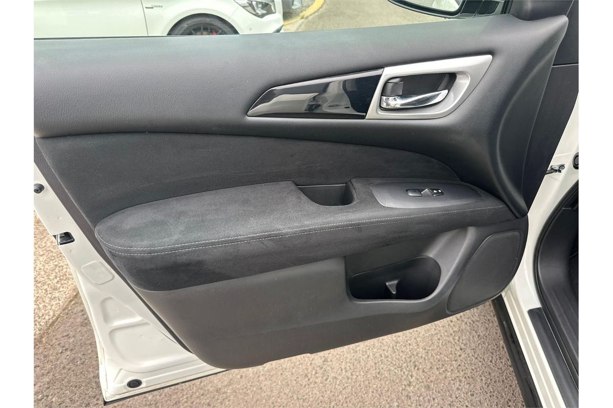 2016 Nissan Pathfinder ST R52