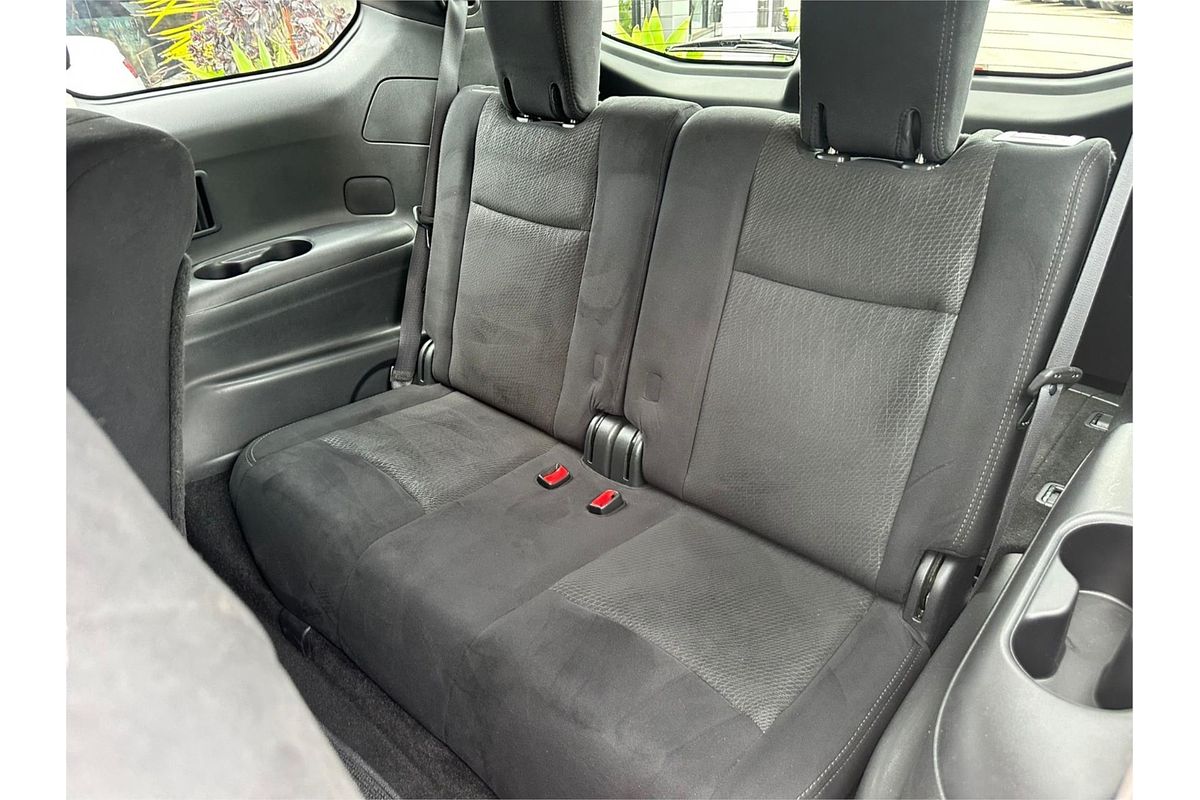 2016 Nissan Pathfinder ST R52