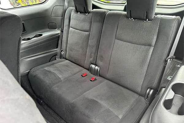 2016 Nissan Pathfinder ST R52