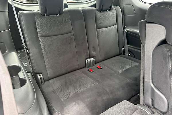 2016 Nissan Pathfinder ST R52