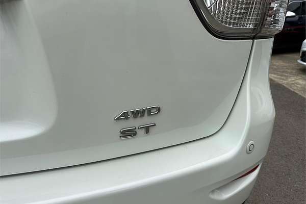 2016 Nissan Pathfinder ST R52