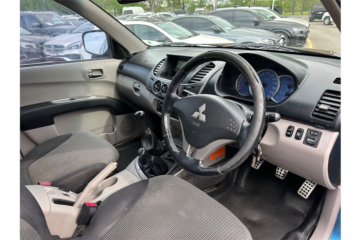 2006 Mitsubishi Triton GLX-R ML 4X4