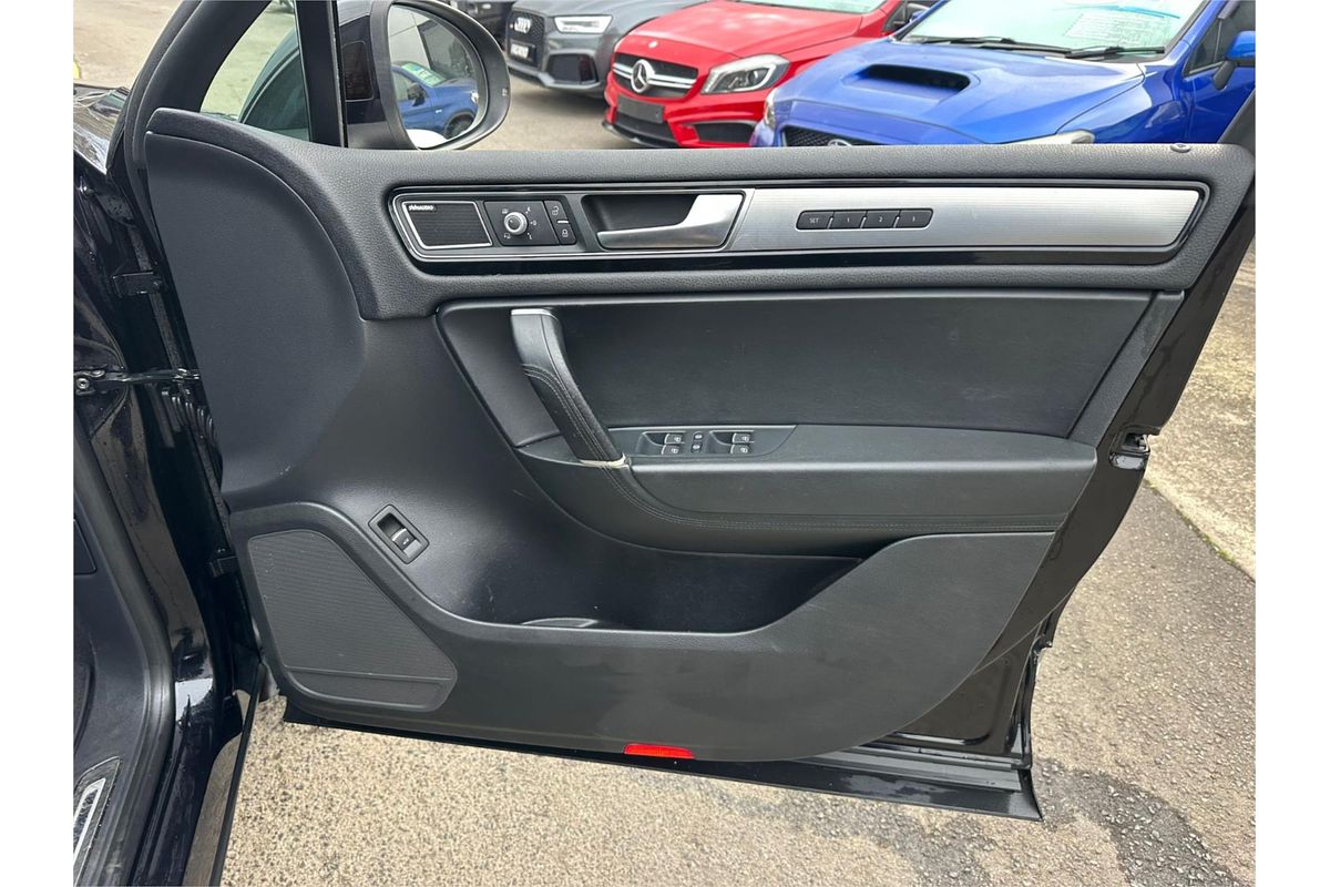 2015 Volkswagen Touareg V8 TDI R-LINE 7P MY16