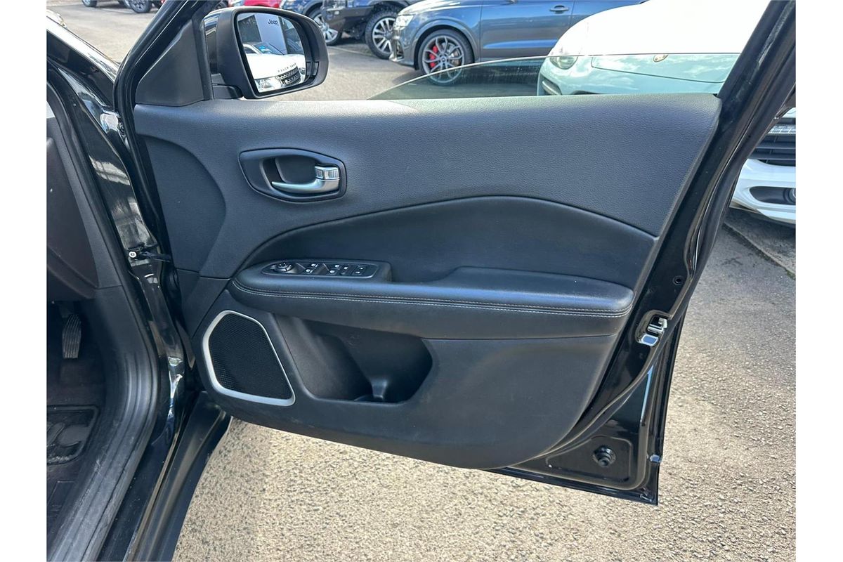 2018 Jeep Compass LONGITUDE (FWD) M6 MY18